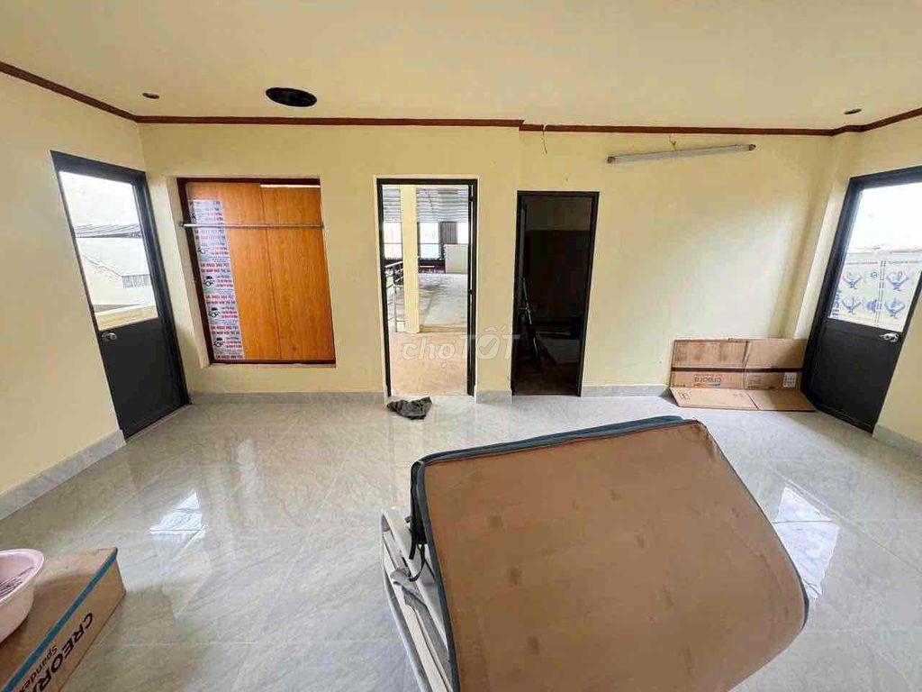 CHO THUÊ KHO XƯỞNG !! NGAY CẦU SẮT VƯỜN LÀI DTSD 800m2