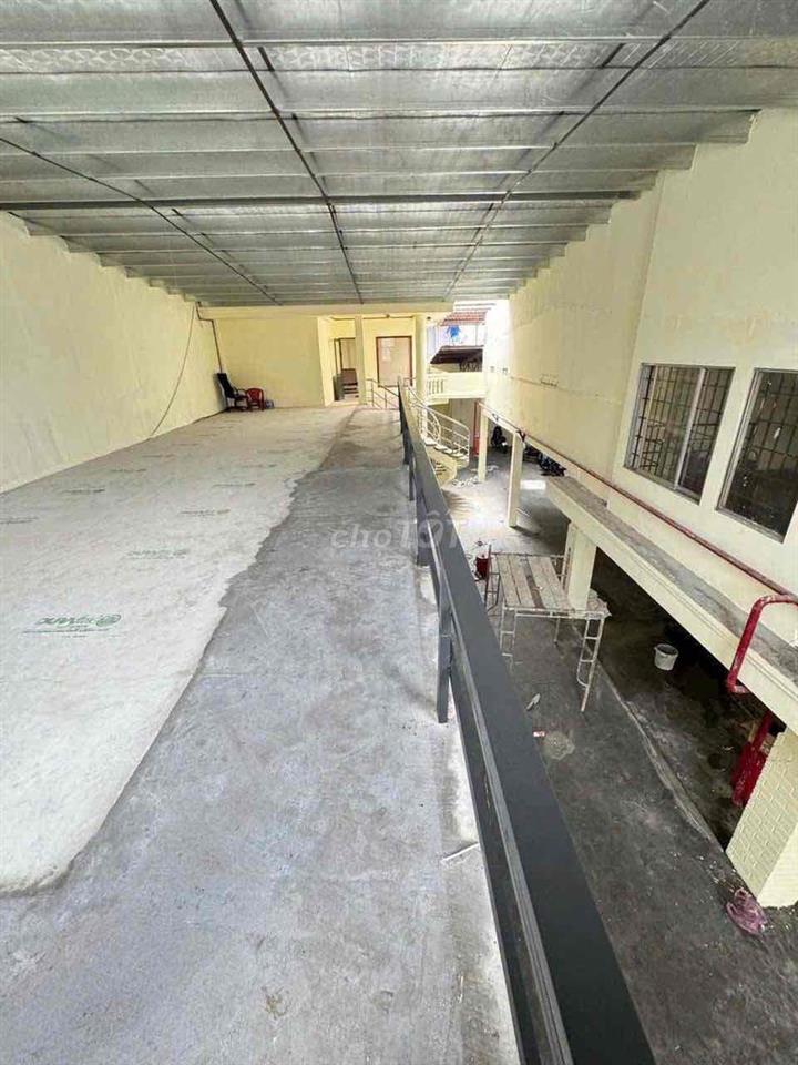 CHO THUÊ KHO XƯỞNG !! NGAY CẦU SẮT VƯỜN LÀI DTSD 800m2