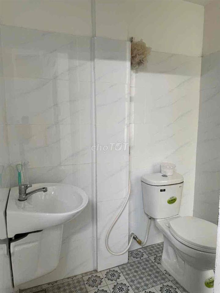 CHO THUÊ KTX GÓC 2MT CỐNG QUỲNH Q1