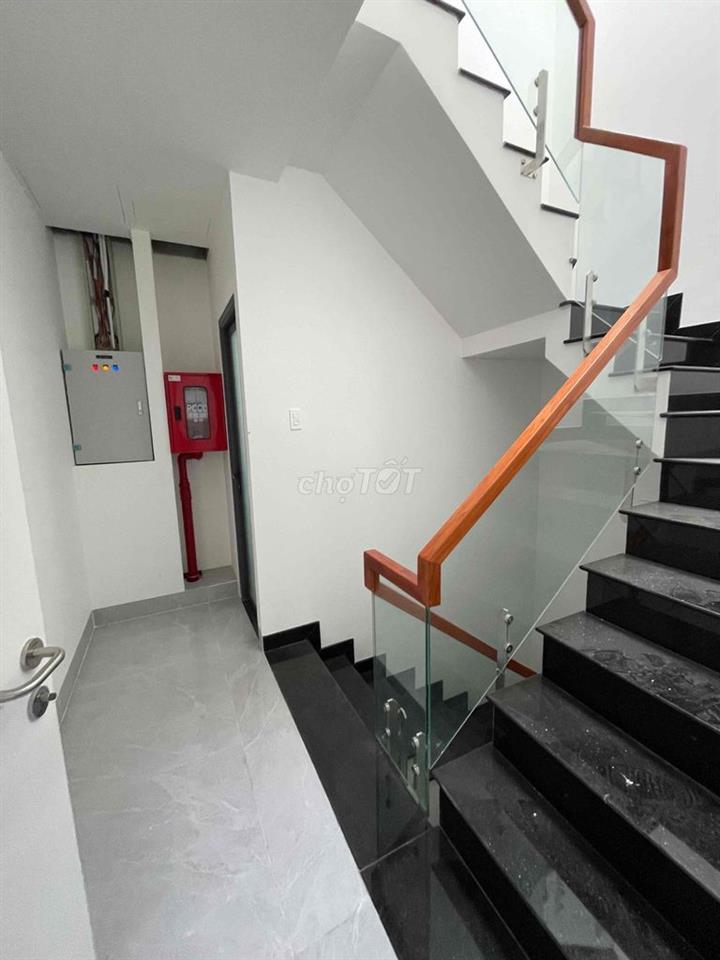 CHO THUÊ TOÀ NHÀ MẶT TIỀN QUẬN 6 DTSD 800m2