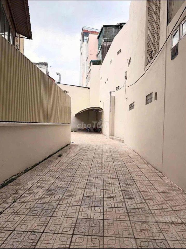 CHO THUÊ BIỆT THỰ SÂN VƯỜN PHÚ NHUẬN DT 630m2