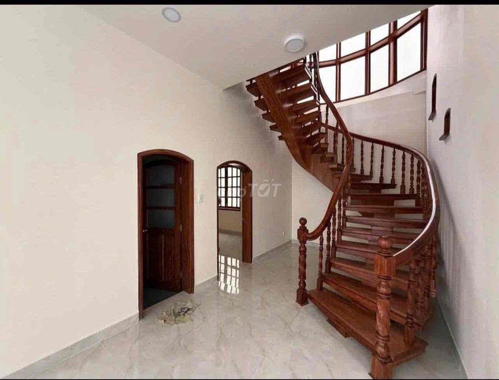 CHO THUÊ BIỆT THỰ SÂN VƯỜN PHÚ NHUẬN DT 630m2