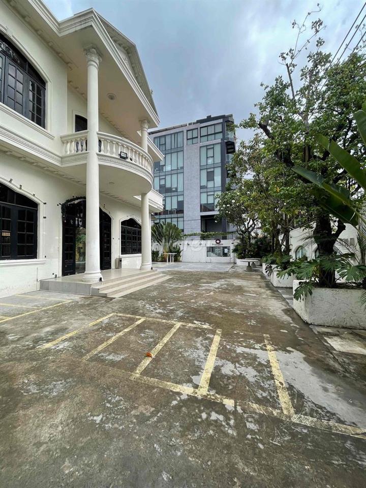 CHO THUÊ BIỆT THỰ MẶT TIỀN THẢO ĐIỀN DTSD 900m2