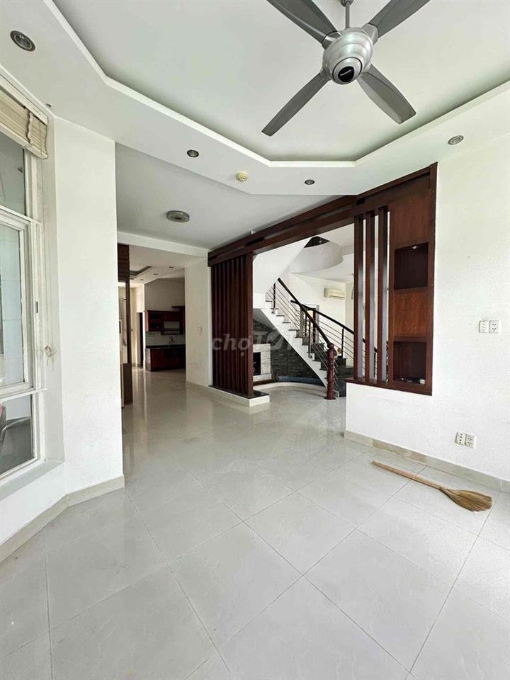 CHO THUÊ BIỆT THỰ NGUYỄN VĂN HƯỞNG THẢO ĐIỀN Q2