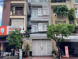 Cho thuê mặt tiền phía trước.