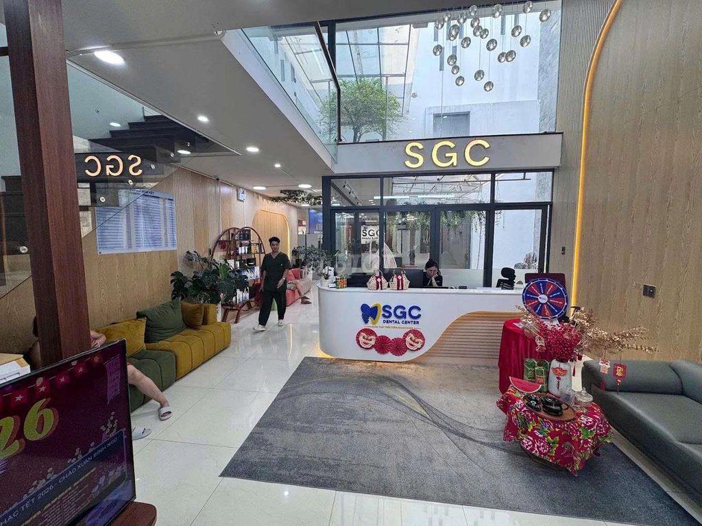 DT 8 x35m 1 Trệt 3Lầu Thang Máy Sàn Trống Suốt