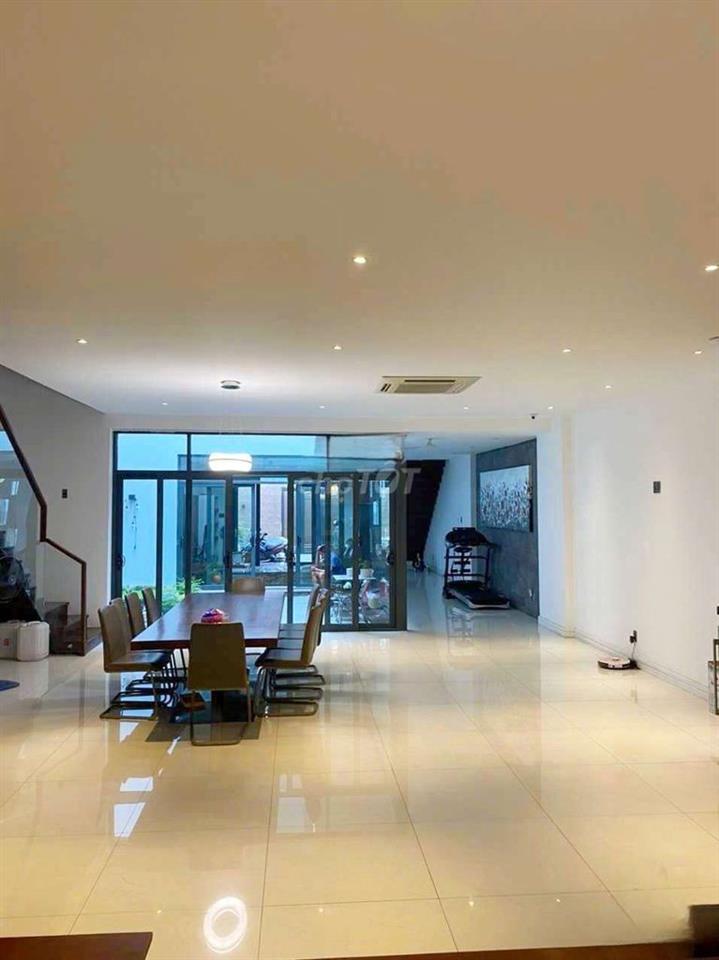 DT 8 x35m 1 Trệt 3Lầu Thang Máy Sàn Trống Suốt