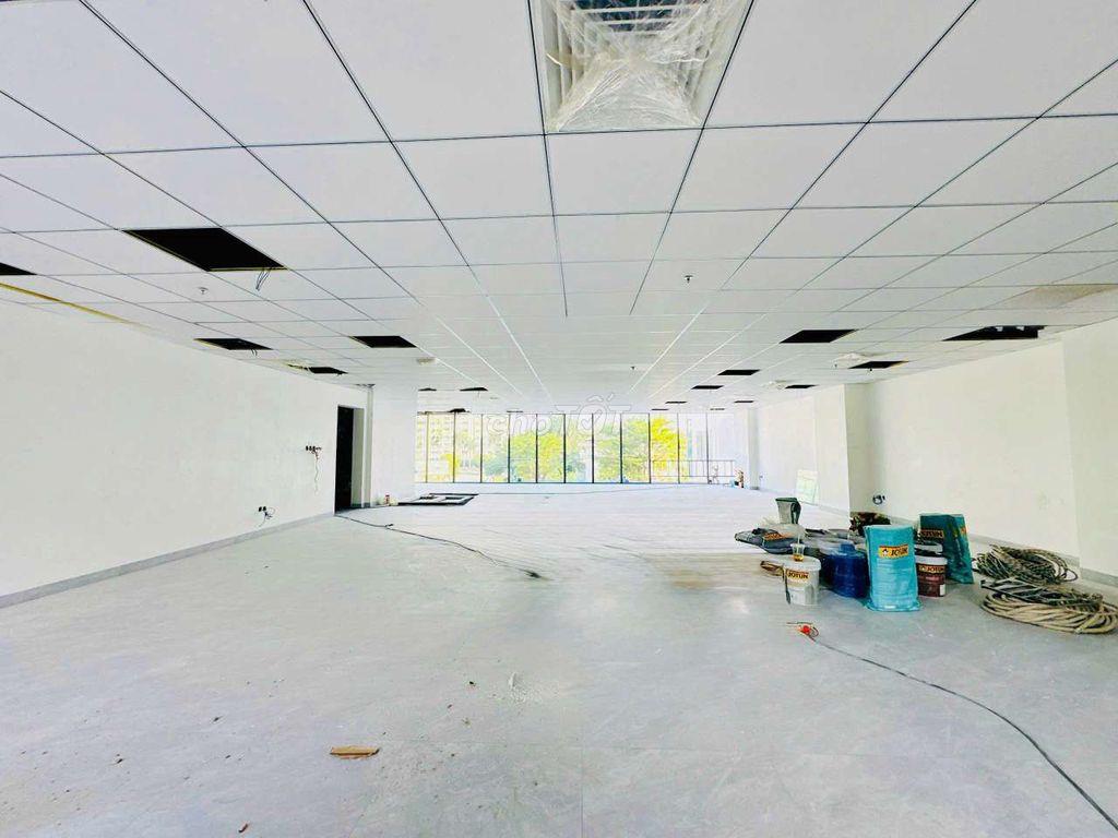 DT 15 x 15M 1 Trệt 4Lầu  Sân Thượng Thang Máy ( Sàn Trống Suốt )