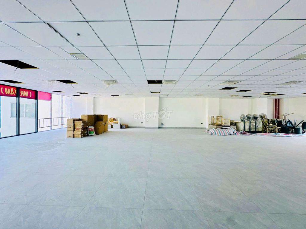 DT 15 x 15M 1 Trệt 4Lầu  Sân Thượng Thang Máy ( Sàn Trống Suốt )