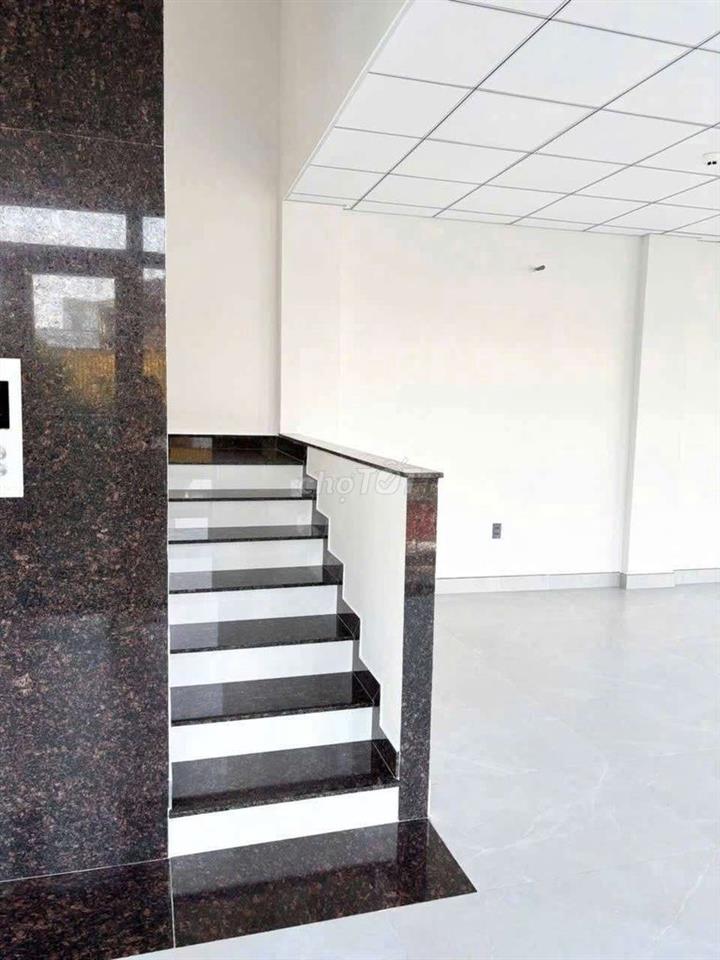 DT 7 x 22M Trệt 5Lầu Thang Máy PCCC Tiêu Chuẩn  ( Sàn Trống Suốt )