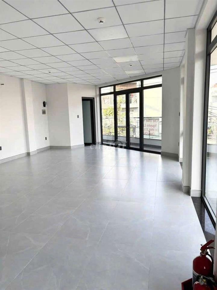 DT 7 x 22M Trệt 5Lầu Thang Máy PCCC Tiêu Chuẩn  ( Sàn Trống Suốt )
