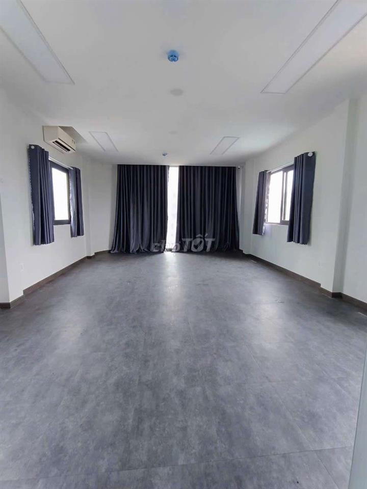 DT : 5 x 13m 1 Trệt 5 Lầu Thang Máy PCCC * Sàn Trống Suốt *