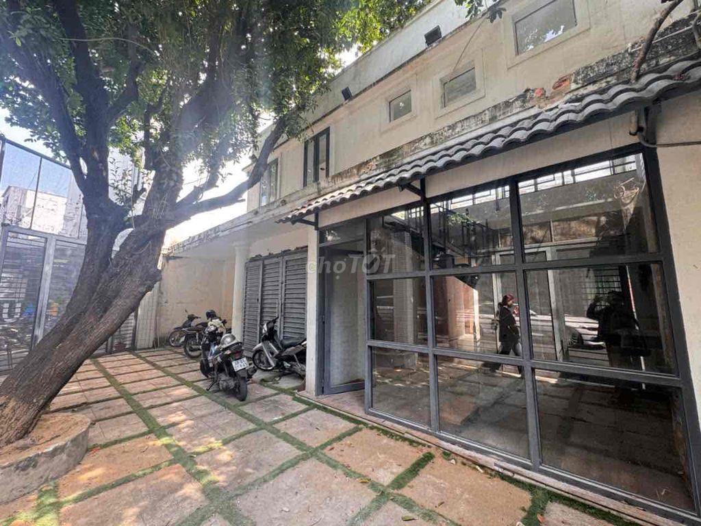 Ngang 12m - Villa Sân Vườn Đường Nguyễn Văn Đậu, Q.PN