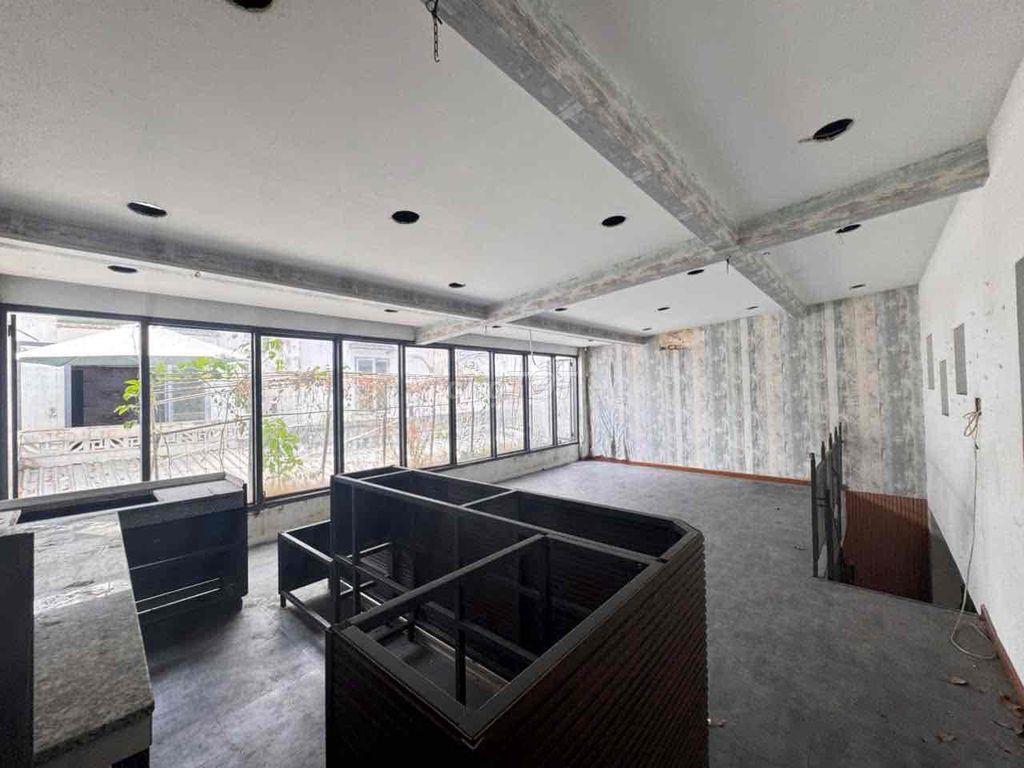 Ngang 12m - Villa Sân Vườn Đường Nguyễn Văn Đậu, Q.PN