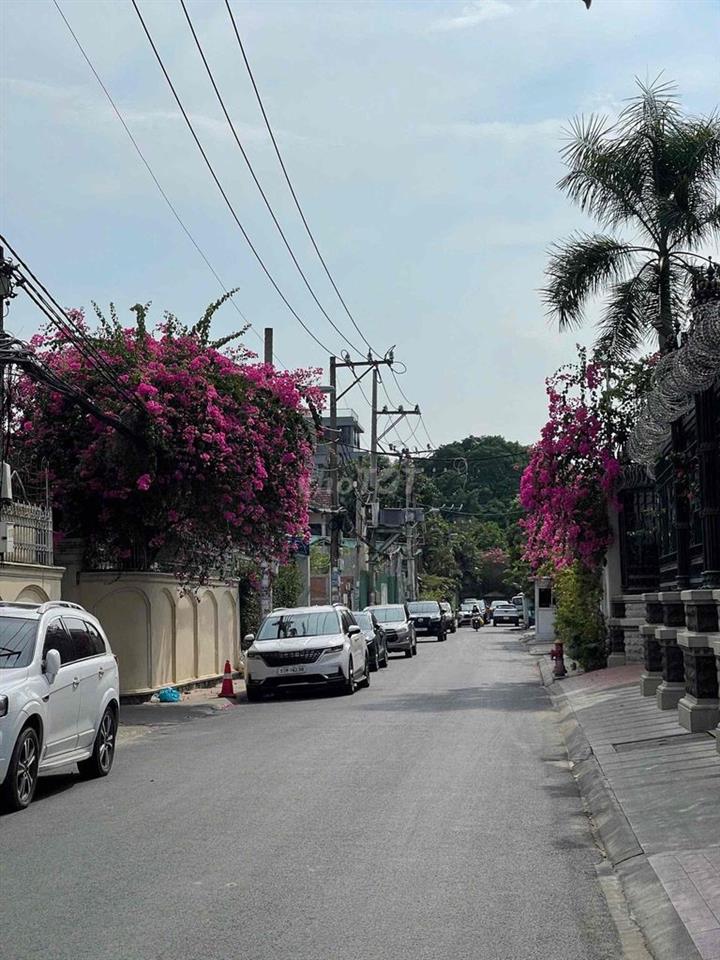 Ngang 17m - Villa Sân Vườn Đường Đặng Hữu Phổ, P.Thảo Điền, Q.2