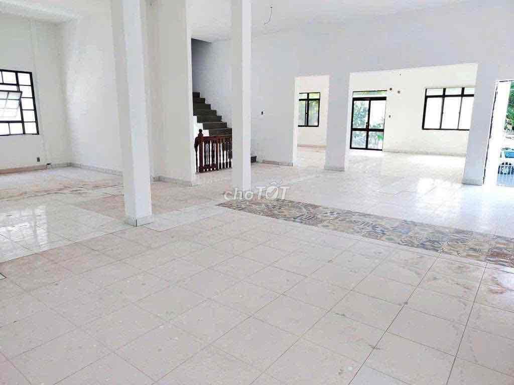 Ngang 17m - Villa Sân Vườn Đường Đặng Hữu Phổ, P.Thảo Điền, Q.2