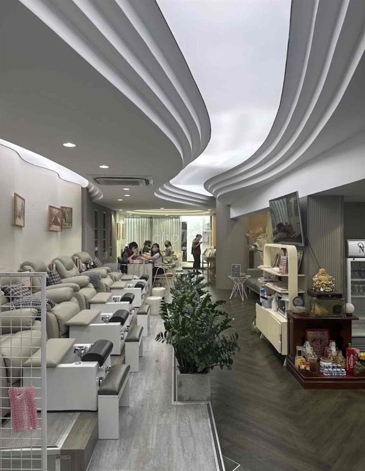 Ngang 9x 33m-  DTSD 500m2 - Villa Sân Vườn Đường Nguyễn Thông, Q3