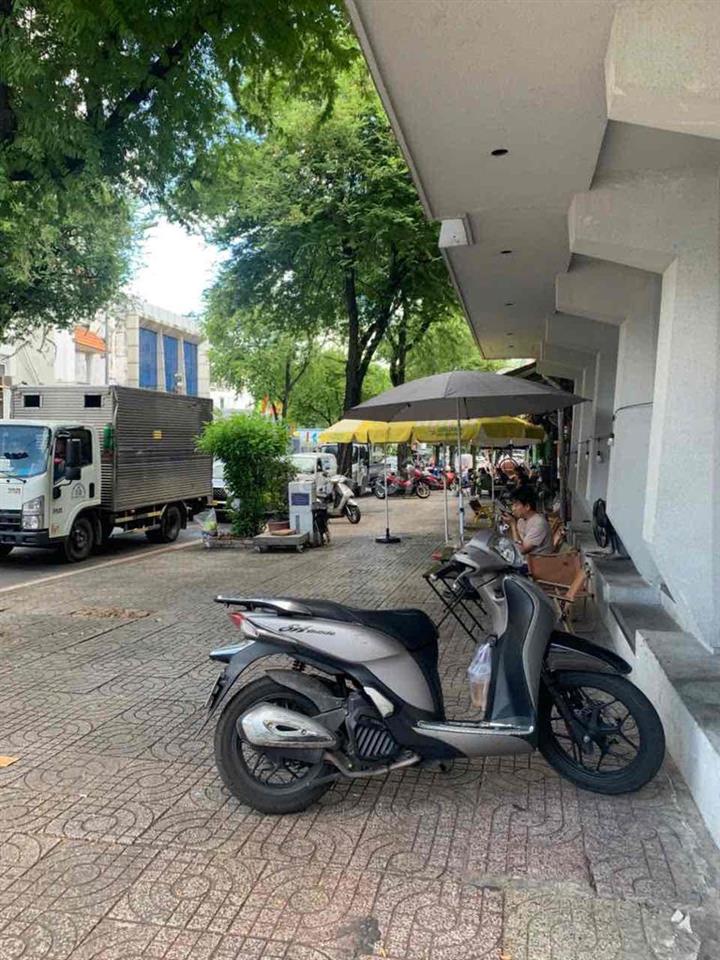 Cho Thuê Mặt Bằng Góc 2 Mặt Tiền Lý Chính Thắng – Bà Huyện Thanh Quan,