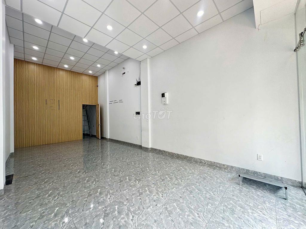 Mặt Tiền Phan Văn Trị 4x18m Trống Suốt 150m2 Có 1 Gác Có Sân Đậu Xe
