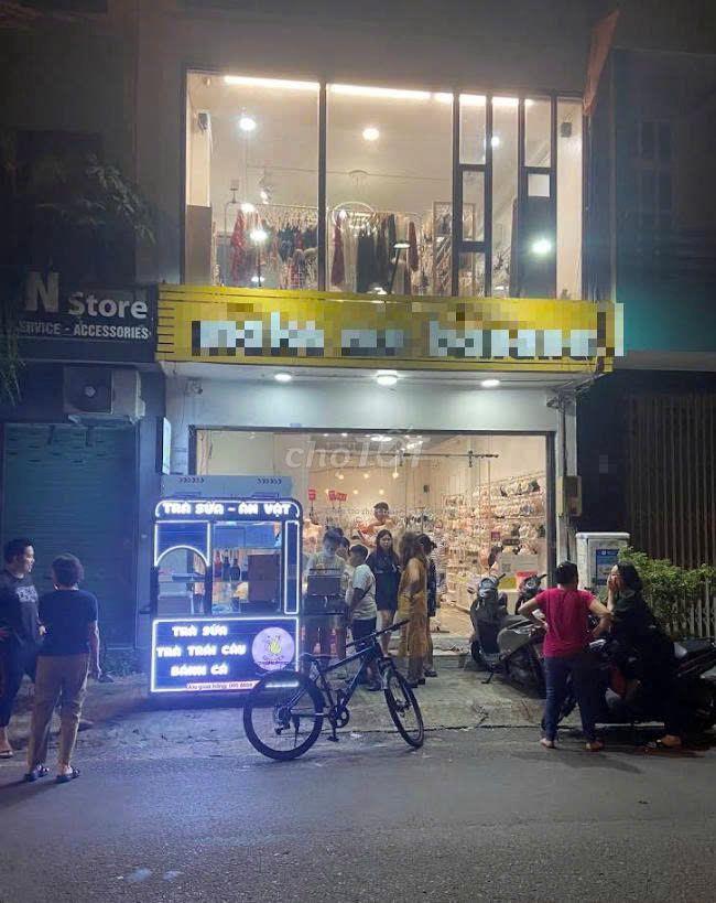 Gần Copmart Phan Xích Long !Mặt Tiền Hoa Cúc Ngang 5m 4 Lầu có vỉa hè