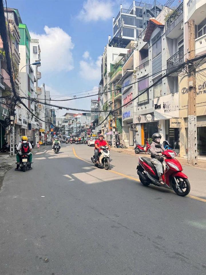Mặt Tiền Huỳnh Văn BÁnh 180m2 3 Lầu Gần NGuyễn Văn Trỗi Nhà Mới 