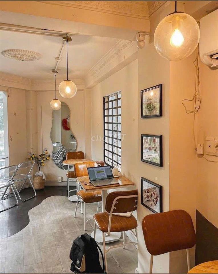 Mặt Tiền Trường Sa 160m2 3 Tầng VỉaHè Rộng Lắp Kính Gần Phan Xích Long