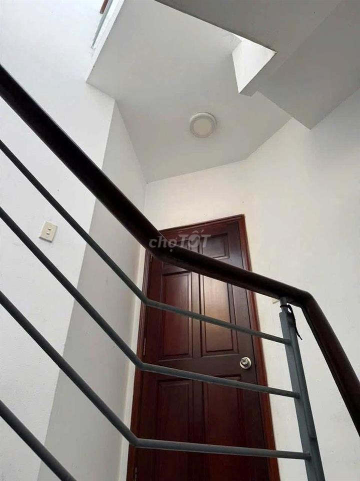 Mặt Tiền Hồ Văn Huê Ngang 4,5m DTSD 200m2 3 Tầng Có 4 Phòng nhà mới 
