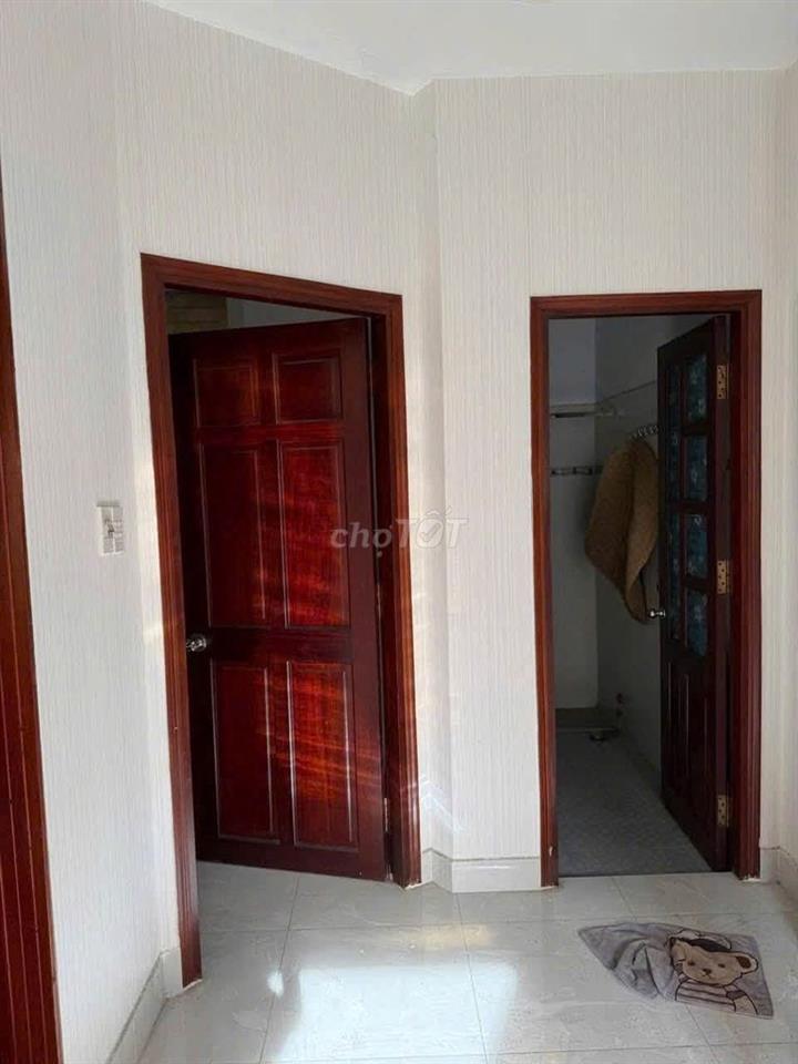 Mặt Tiền Hồ Văn Huê Ngang 4,5m DTSD 200m2 3 Tầng Có 4 Phòng nhà mới 