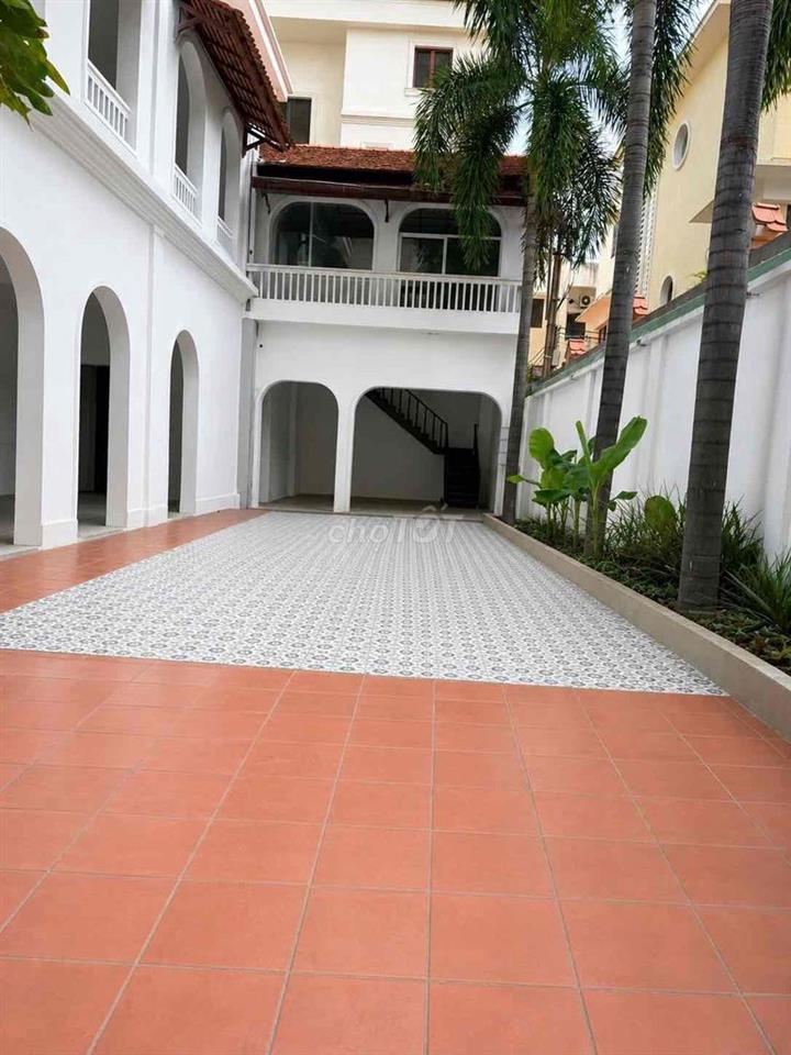 CHO THUÊ BIỆT THỰ SÂN RỘNG 15x24M – LÝ CHÍNH THẮNG, QUẬN 3 | FNB