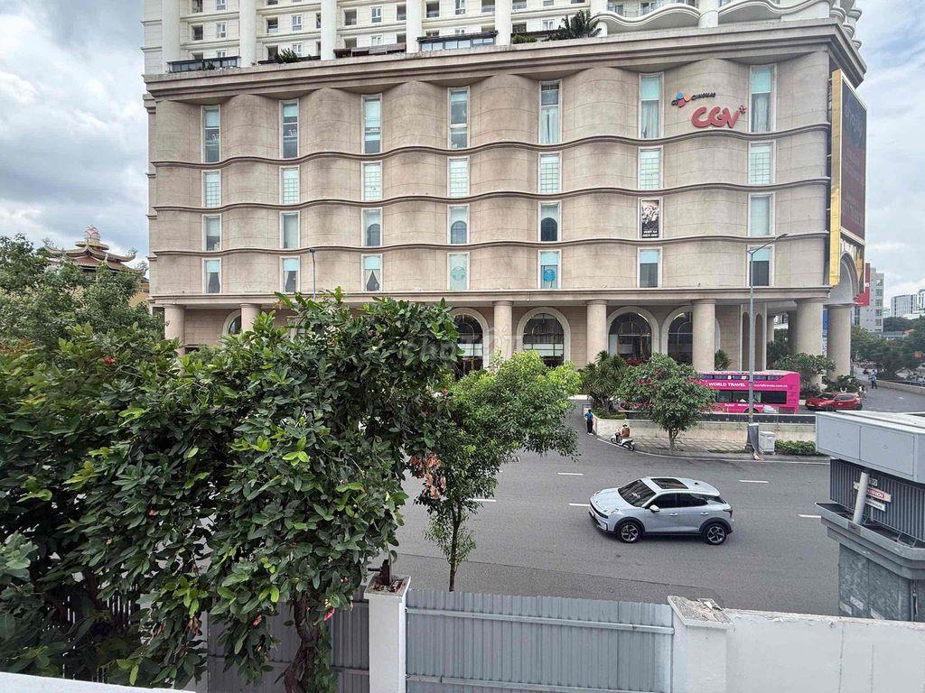 CHO THUÊ BIỆT THỰ SÂN RỘNG 15x24M – LÝ CHÍNH THẮNG, QUẬN 3 | FNB