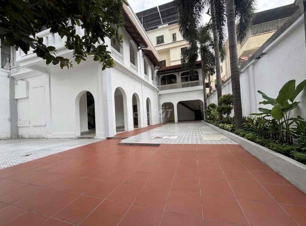 CHO THUÊ BIỆT THỰ SÂN RỘNG 15x24M – LÝ CHÍNH THẮNG, QUẬN 3 | FNB