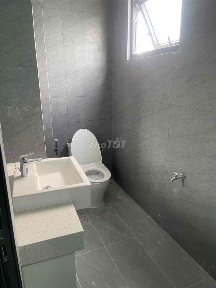 TÒA NHÀ VĂN PHÒNG ĐẸP NGAY NGUYỄN THÔNG – Q3 TRỐNG SUỐT, FULL MÁY LẠNH