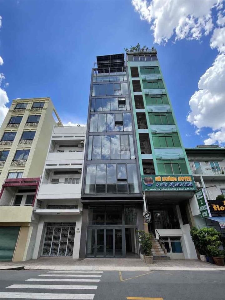TÒA NHÀ VĂN PHÒNG ĐẸP NGAY NGUYỄN THÔNG – Q3 TRỐNG SUỐT, FULL MÁY LẠNH