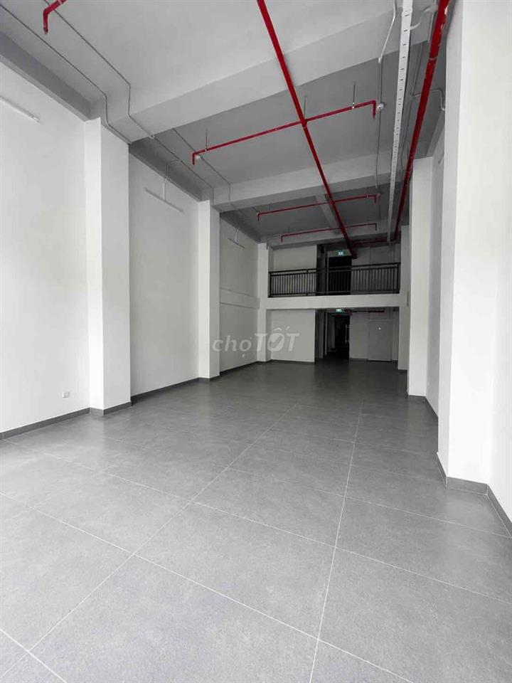 TÒA NHÀ VĂN PHÒNG ĐẸP NGAY NGUYỄN THÔNG – Q3 TRỐNG SUỐT, FULL MÁY LẠNH