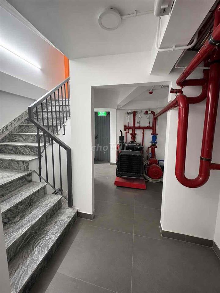 TÒA NHÀ VĂN PHÒNG ĐẸP NGAY NGUYỄN THÔNG – Q3 TRỐNG SUỐT, FULL MÁY LẠNH