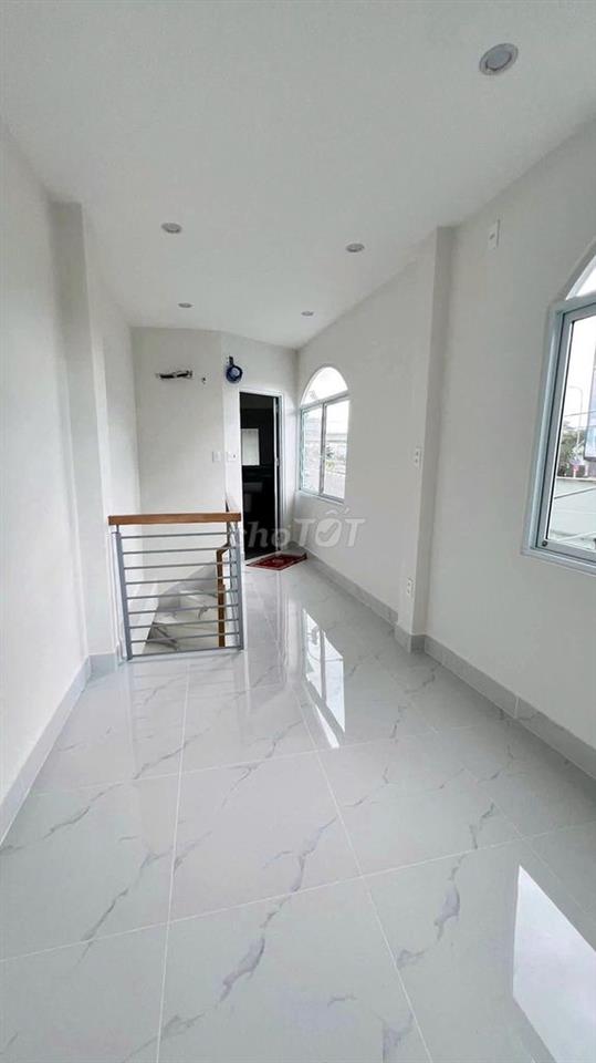 Ngang 11m ! Mặt Tiền Nguyễn Hữu Cảnh Có 1 Lầu Hướng Cầu Sài Gòn Ra Q1