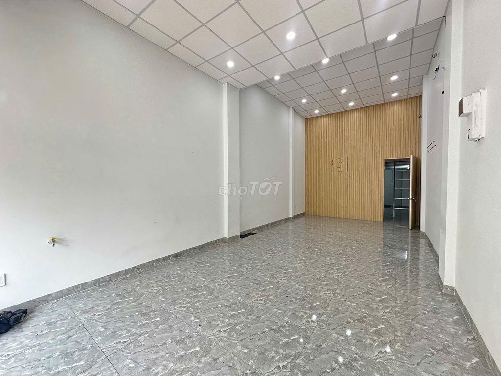 24Tr Phan Văn Trị 4x18m Trống Suốt Cho Quán Ăn Có Sân Đậu Xe 10 xe
