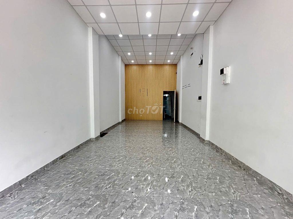 24Tr Phan Văn Trị 4x18m Trống Suốt Cho Quán Ăn Có Sân Đậu Xe 10 xe