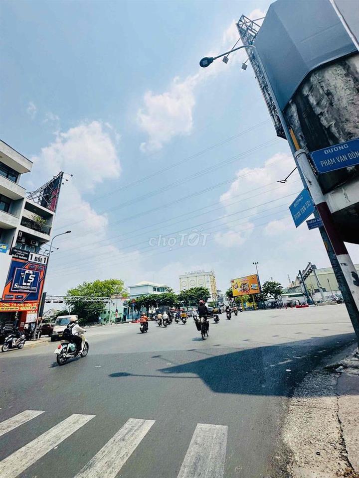 CHO THUÊ NHÀ MẶT TIỀN NGAY NGÃ TƯ PHAN VĂN TRỊ P5 GẦN EMART