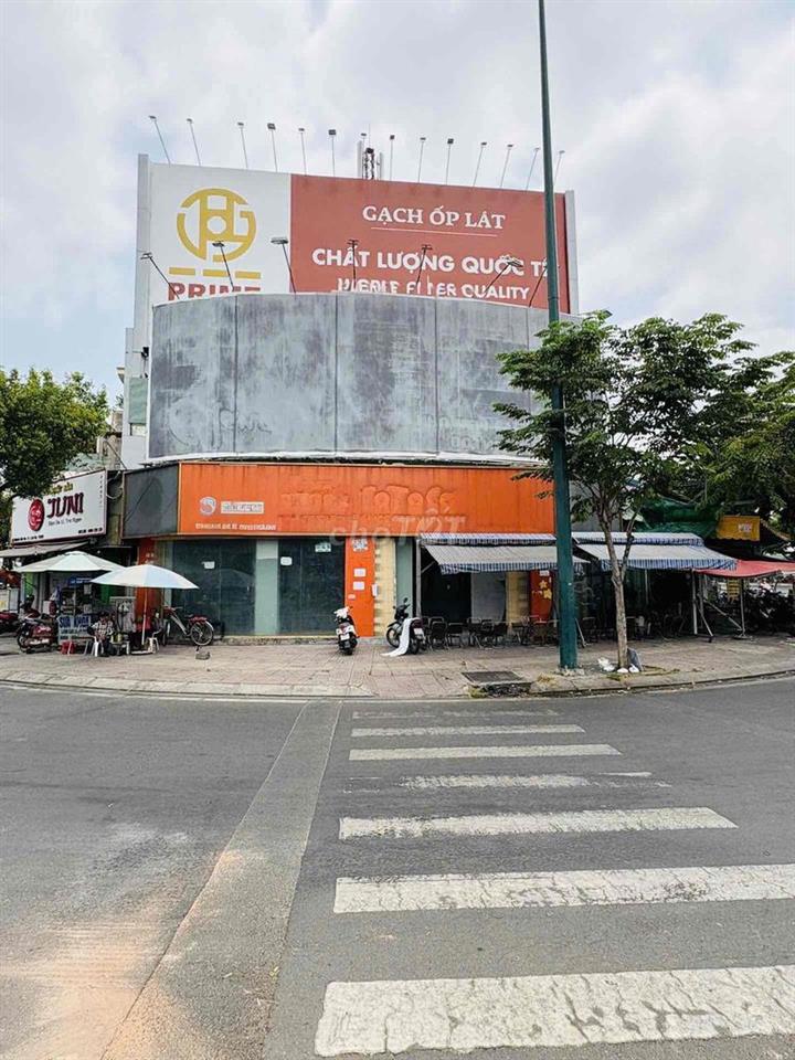 CHO THUÊ MB NGANG 13M NGAY  VÒNG XOAY NGÃ 6 PHẠM VĂN ĐỒNG NTS GÒ VẤP