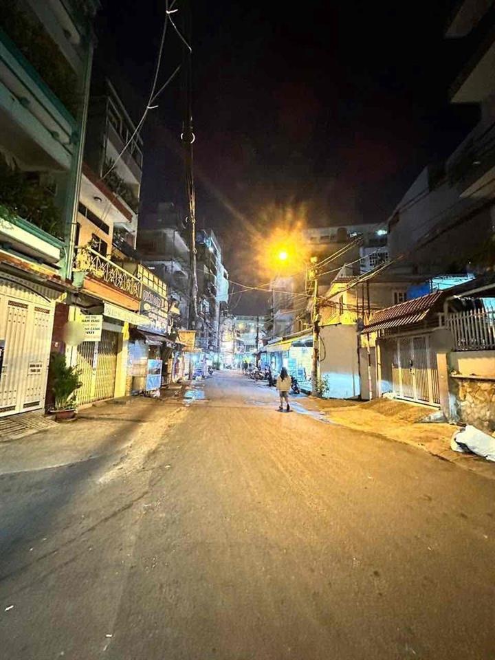 CHO THUÊ NHÀ MẶT TIỀN ĐƯỜNG P5 NGAY ĐHCN4 CHỢ GÒ VẤP VÔ