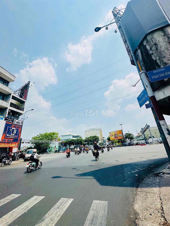 CHO THUÊ NHÀ MẶT TIỀN PHAN VĂN TRỊ NGAY NGÃ TƯ GẦN EMART
