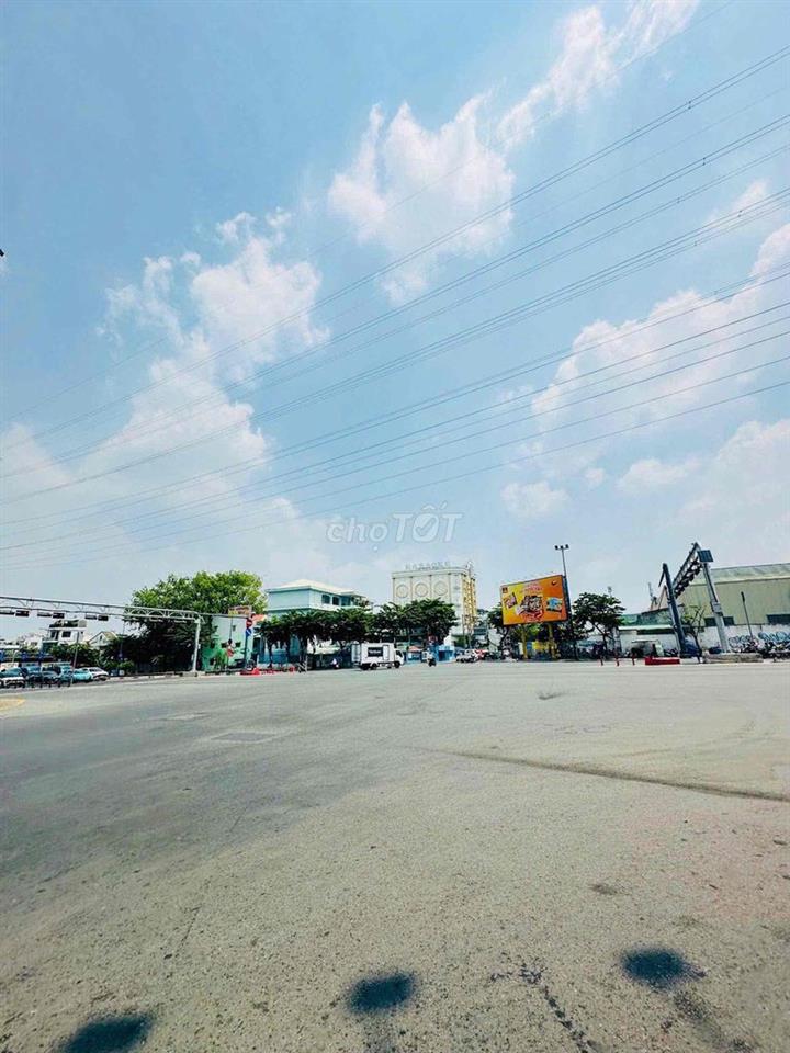 CHO THUÊ NHÀ MẶT TIỀN PHAN VĂN TRỊ NGAY NGÃ TƯ GẦN EMART