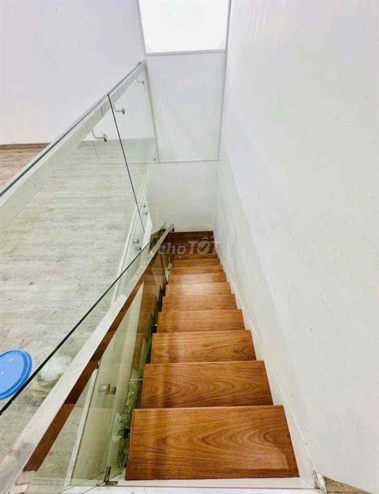 Cho thuê nhà mặt tiền sát Vincom Quang Trung phường 10