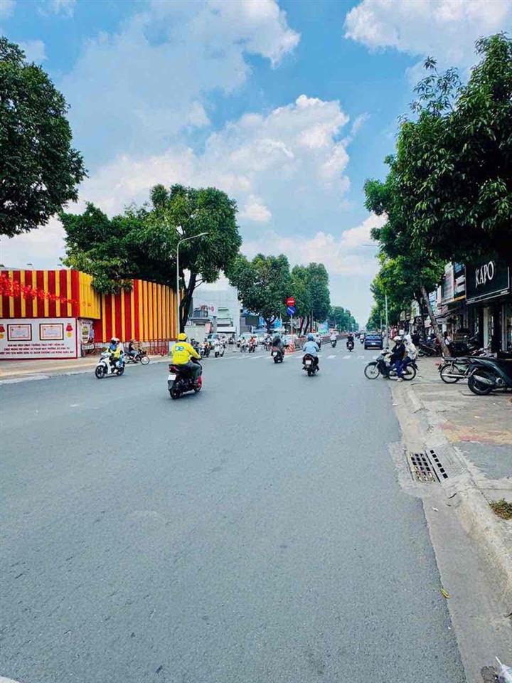 Cho thuê nhà mặt tiền sát Vincom Quang Trung phường 10