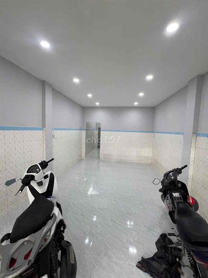 CHO THUÊ NHÀ MẶT TIỀN QUANG TRUNG P10 GV GẦN NGÃ 5