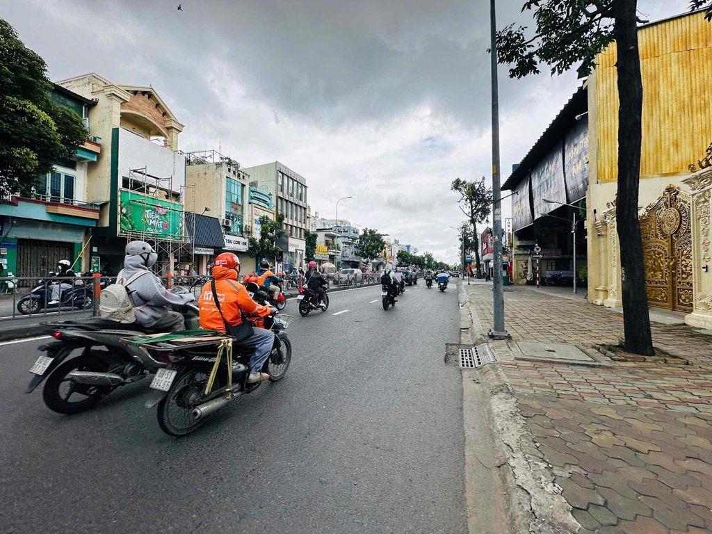 CHO THUÊ NHÀ MẶT TIỀN QUANG TRUNG P10 GV NGAY NGÃ 5