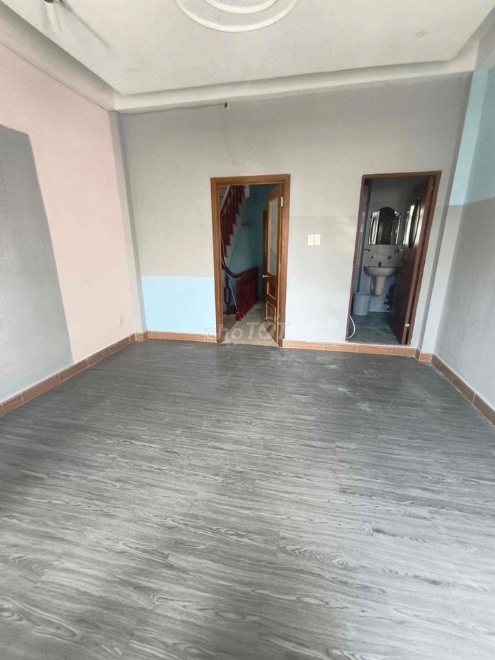 CHO THUÊ NHÀ MẶT TIỀN ĐƯỜNG SỐ 4 P11 GV GẦN LVT PVC