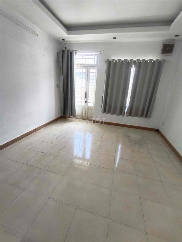 CHO THUÊ NHÀ MẶT TIỀN ĐƯỜNG SỐ 4 P11 GV GẦN LVT PVC
