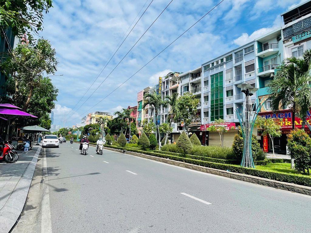 MẶT TIỀN PHAN XÍCH LONG – VỊ TRÍ KINH DOANH ĐẮC ĐỊA - 4x20 - 5 TẦNG 